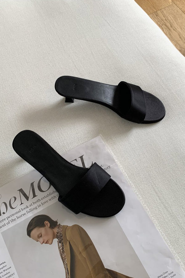 M762 - Satin Heel Sandal