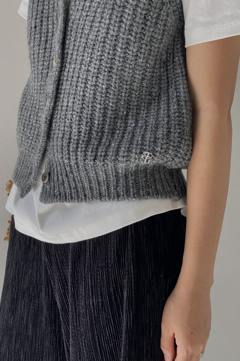 Neuf Vest