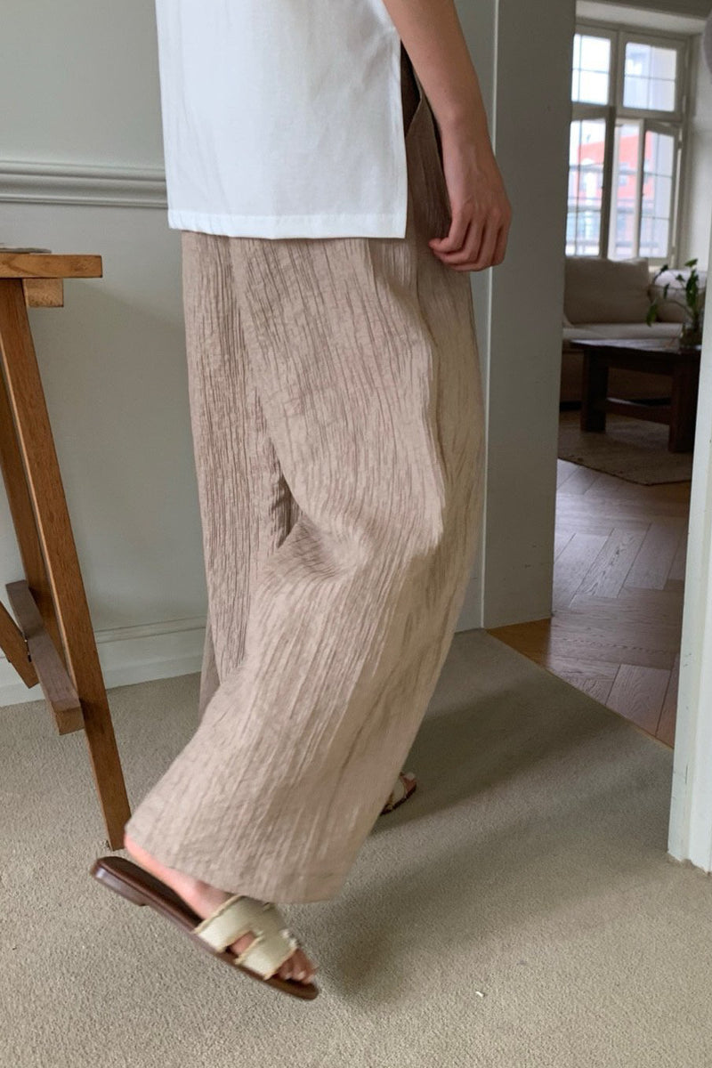 Yoru Pintuck Banded Pants