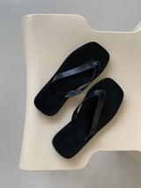 M085 Minimal Leather Flip Flop