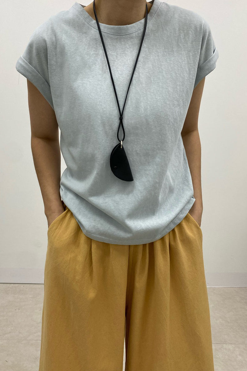 Holder Tee