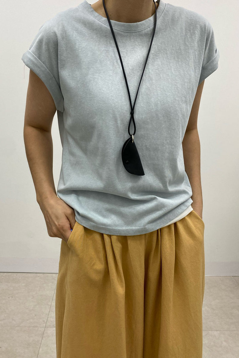 Holder Tee