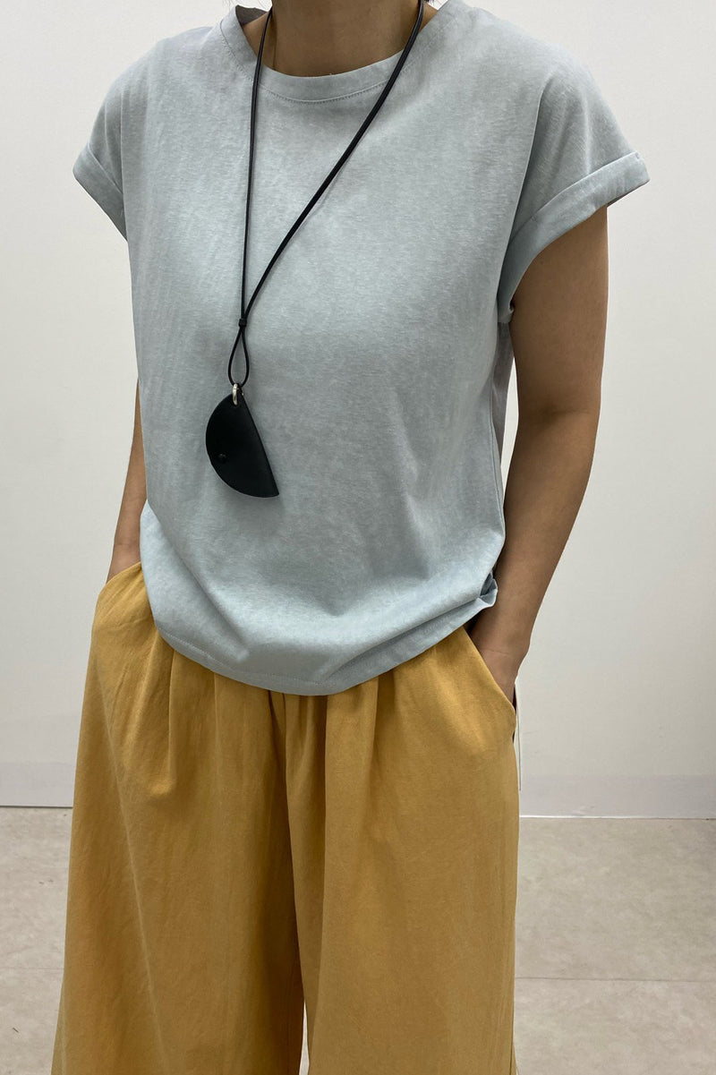 Holder Tee